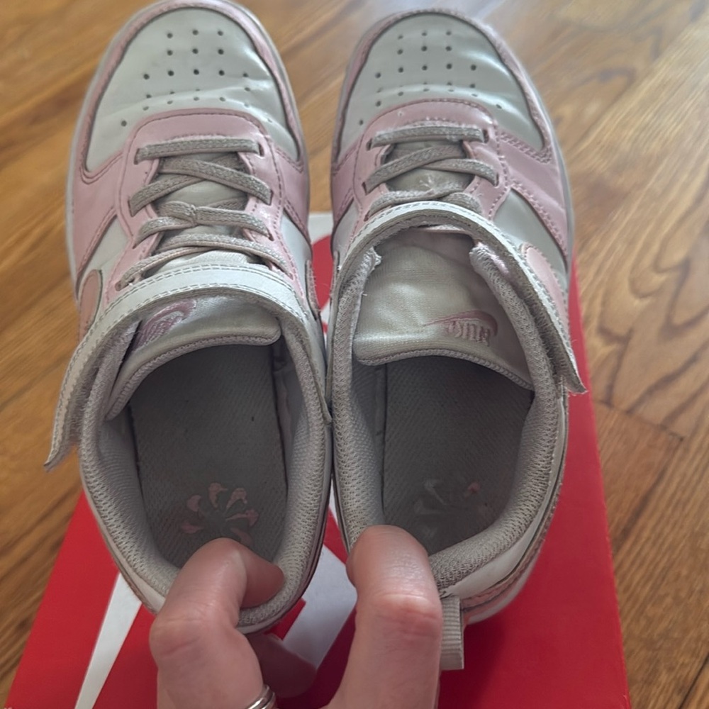 Nike sneakers for girls. - Picture 4 of 6